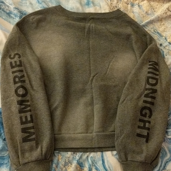 Express Sweater - Picture 3 of 3